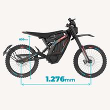 VOLT-R Motocicleta eléctrica urbana con potencia máxima de 6.400 W y autonomía de hasta 75 km. Equipada con motor central para una entrega de potencia equilibrada y batería extraíble para facilitar la recarga. Homologada como L3e, apta para permiso A1 o B con más de 3 años de antigüedad. Incorpora neumáticos all-terrain que mejoran la versatilidad en uso urbano.