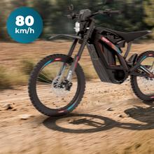 VOLT-R Motocicleta eléctrica urbana con potencia máxima de 6.400 W y autonomía de hasta 75 km. Equipada con motor central para una entrega de potencia equilibrada y batería extraíble para facilitar la recarga. Homologada como L3e, apta para permiso A1 o B con más de 3 años de antigüedad. Incorpora neumáticos all-terrain que mejoran la versatilidad en uso urbano.