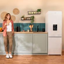 Bolero CoolMarket Combi 250 WD Total White Glass D Frigorífico Combi 250L de 180x55 cm con Dispensador de Agua, Compresor Inverter Plus, Total No Frost, Clase Energética D, Fast Cooling, Multi Air Flow, Fast Cooling y cajón con regulación de humedad así como alarmas de puerta abierta y fallo de funcionamiento.