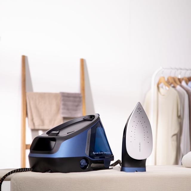 IronHero H-3000 Station Geyser Centro de planchado vertical de 3000W con suela cerámica para un deslizamiento suave y eficiente. Genera 155g/min de vapor, ideal para eliminar arrugas y tratar tejidos gruesos. Cuenta con bomba de agua automática y sistema antigoteo. Incluye pantalla táctil, que ajusta automáticamente el vapor.Su doble sistema antical y tecnología Cyclo Clean aseguran un vapor limpio y prolongan la vida útil del aparato. Seguridad garantizada con apagado automático.