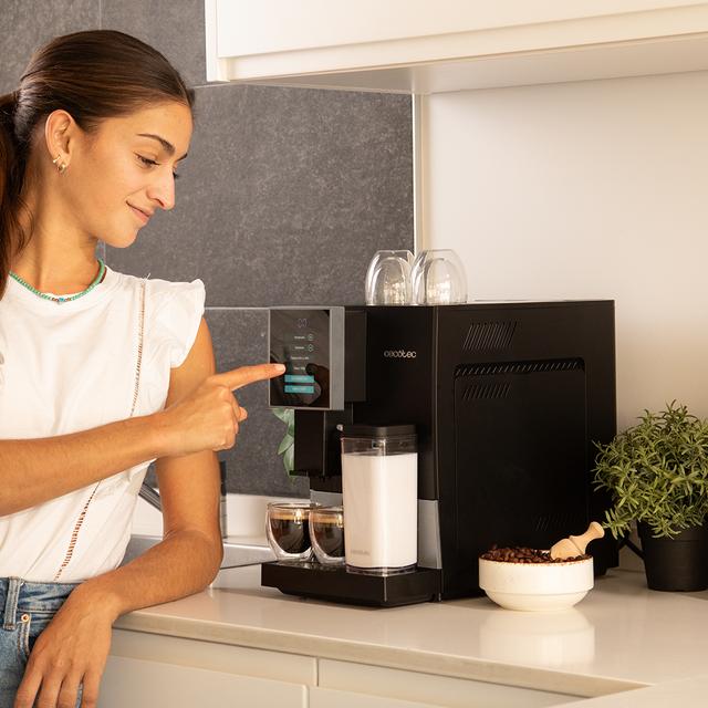 Cremmaet Compactccino Black Silver Cafetera superautomática compacta con 19 bares, tanque de leche y sistema Thermoblock.