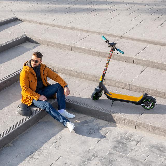 Bongo Serie M30 Connected Coloring Tech Patinete eléctrico con potencia máxima de  700 W y S-Driving System. Con autonomía de hasta 30 km. Certificado por la DGT.