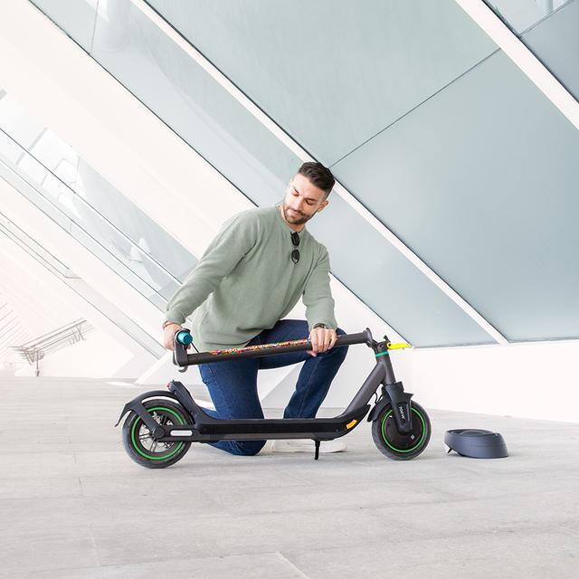 Bongo Serie M30 Connected Coloring Tech Patinete eléctrico con potencia máxima de  700 W y S-Driving System. Con autonomía de hasta 30 km. Certificado por la DGT.