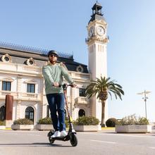 Bongo Serie M30 Connected Coloring Tech Patinete eléctrico con potencia máxima de  700 W y S-Driving System. Con autonomía de hasta 30 km. Certificado por la DGT.