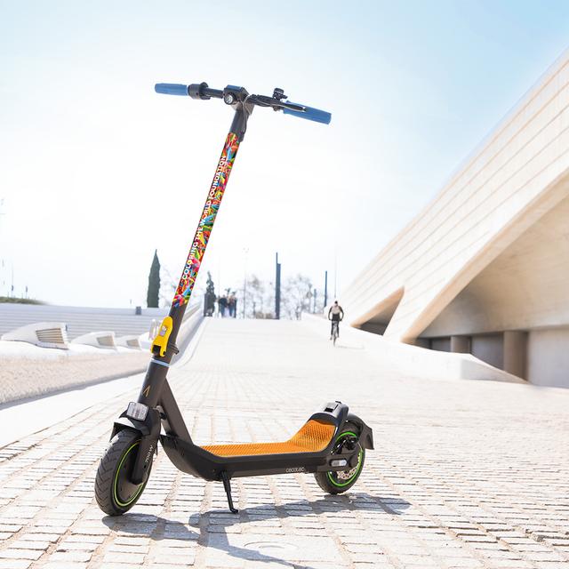 Bongo Serie M30 Connected Coloring Tech Patinete eléctrico con potencia máxima de  700 W y S-Driving System. Con autonomía de hasta 30 km. Certificado por la DGT.