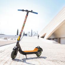 Bongo Serie M30 Connected Coloring Tech Patinete eléctrico con potencia máxima de  700 W y S-Driving System. Con autonomía de hasta 30 km. Certificado por la DGT.