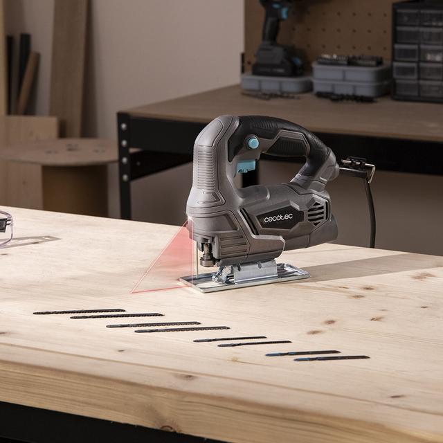 MultiCut 4000 Scie sauteuse avec une puissance de 400 W. Vitesse réglable. Câble de 2 mètres. Adaptateur pour aspirateur. Inclus : guide-règle et 8 lames.