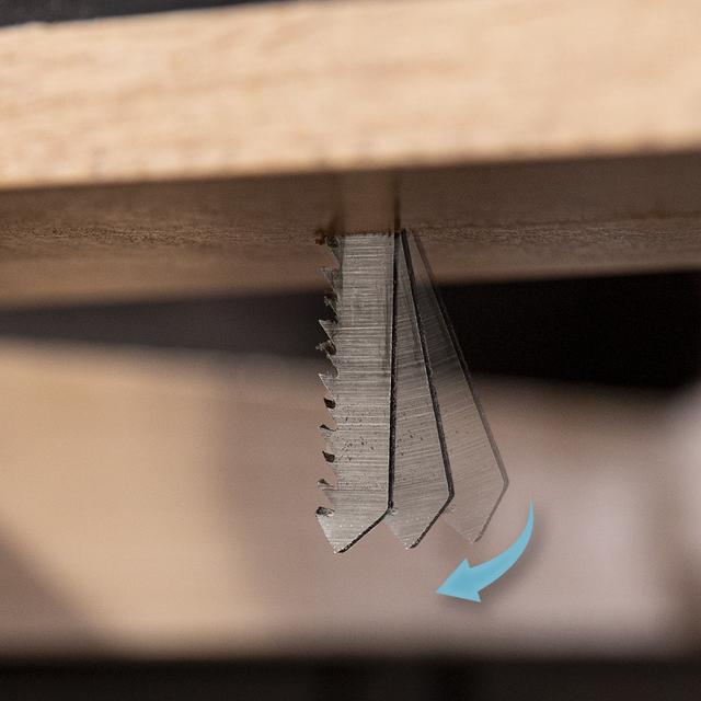 MultiCut 8000 Vision Scie sauteuse avec une puissance de 800 W. Coupe pendulaire. Semelle en fonte d'aluminium et mandrin sans clé. Guide laser et lumière LED. Câble de 2 mètres. Inclus : guide-règle et 8 lames.