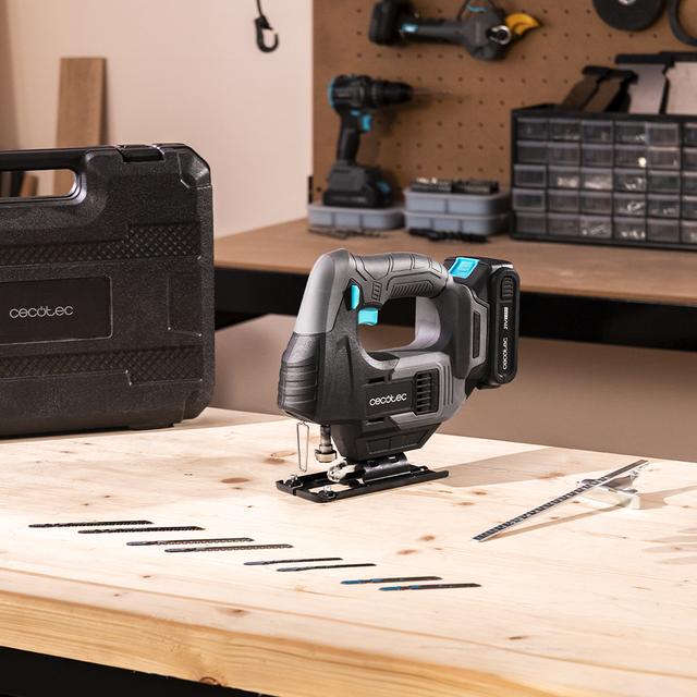 Scie sauteuse sans fil MultiCut 500 Vision Liberty 21 V. Liberté de mouvement. Changement de mandrin sans clé. Guide laser et éclairage LED. 8 lames et une règle de guidage incluses.