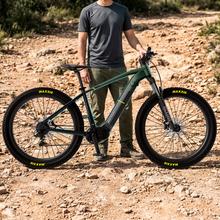 XC Eros Large Descubre la bicicleta eléctrica de montaña diseñada para aventureros. Con ruedas de 29", autonomía de hasta 112 Km, suspensión delantera y frenos hidráulicos Shimano MT200, esta bici es tu aliada perfecta para conquistar cualquier terreno.
