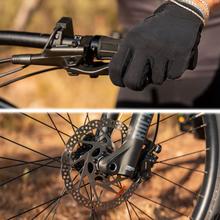 XC ErosPro Large – Bicicleta eléctrica de montaña con ruedas de 29”, batería LG integrada de 500 Wh, autonomía de hasta 100 km, suspensión delantera y frenos hidráulicos Shimano MT200. Diseñada para uso MTB, ofrece estabilidad, control y eficiencia en recorridos por caminos y terrenos irregulares.