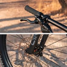 TR AtlasPro Large La bicicleta eléctrica de montaña lleva el rendimiento y la aventura a un nivel completamente nuevo. Con ruedas de 29", una autonomía impresionante gracias a su batería LG de 500Wh, doble suspensión avanzada y frenos hidráulicos Shimano MT410, la TR AtlasPro está diseñada para desafiar cualquier terreno y ofrecerte la mejor experiencia en tus rutas más exigentes.