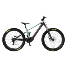 TR AtlasPro Large La bicicleta eléctrica de montaña lleva el rendimiento y la aventura a un nivel completamente nuevo. Con ruedas de 29", una autonomía impresionante gracias a su batería LG de 500Wh, doble suspensión avanzada y frenos hidráulicos Shimano MT410, la TR AtlasPro está diseñada para desafiar cualquier terreno y ofrecerte la mejor experiencia en tus rutas más exigentes.