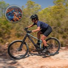 TR AtlasPro Large La bicicleta eléctrica de montaña lleva el rendimiento y la aventura a un nivel completamente nuevo. Con ruedas de 29", una autonomía impresionante gracias a su batería LG de 500Wh, doble suspensión avanzada y frenos hidráulicos Shimano MT410, la TR AtlasPro está diseñada para desafiar cualquier terreno y ofrecerte la mejor experiencia en tus rutas más exigentes.