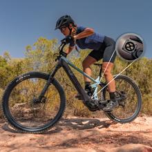 TR AtlasPro Large La bicicleta eléctrica de montaña lleva el rendimiento y la aventura a un nivel completamente nuevo. Con ruedas de 29", una autonomía impresionante gracias a su batería LG de 500Wh, doble suspensión avanzada y frenos hidráulicos Shimano MT410, la TR AtlasPro está diseñada para desafiar cualquier terreno y ofrecerte la mejor experiencia en tus rutas más exigentes.