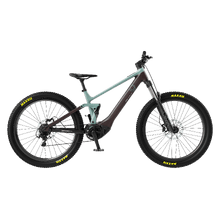 TR AtlasPro Large La bicicleta eléctrica de montaña lleva el rendimiento y la aventura a un nivel completamente nuevo. Con ruedas de 29", una autonomía impresionante gracias a su batería LG de 500Wh, doble suspensión avanzada y frenos hidráulicos Shimano MT410, la TR AtlasPro está diseñada para desafiar cualquier terreno y ofrecerte la mejor experiencia en tus rutas más exigentes.