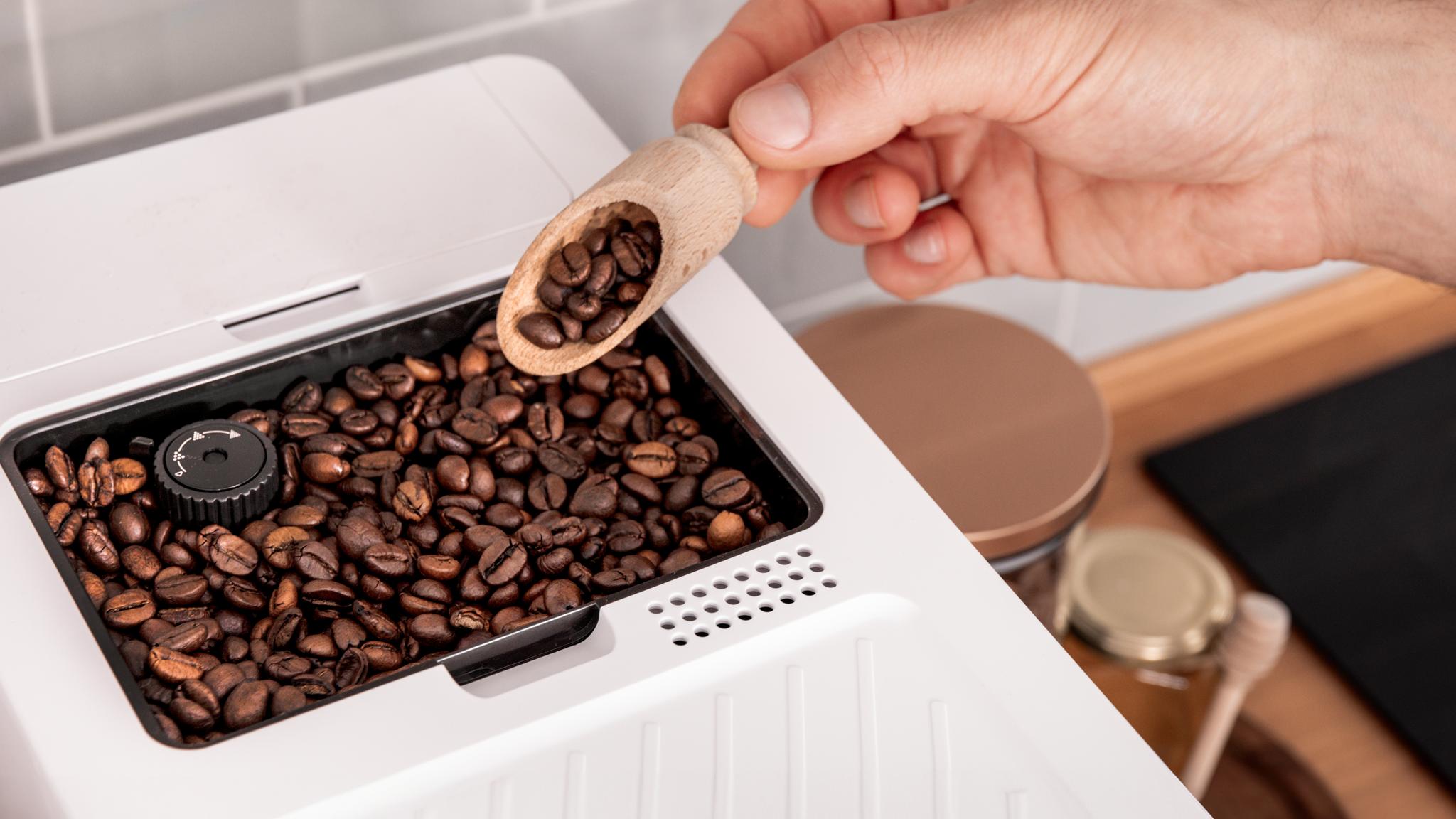 Muele y conserva el café