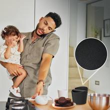 Baristeo Throw&Away Mini Este contenedor de posos de café es un accesorio esencial para cualquier barista o aficionado al café. Su funcionalidad y diseño lo convierten en un complemento indispensable para mejorar la experiencia del café. Medidas 12,2x10x12,7cm. Capacidad de posos: 0.55L.