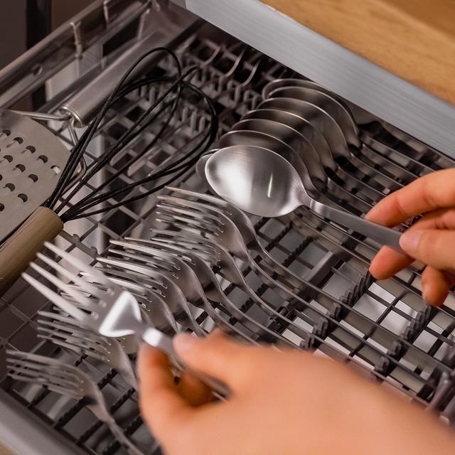 Bolero Aguazero 6320 Inox Bolero 60 cm integrierbarer Geschirrspüler dark mit 15 Maßgedecken, Klasse D, 8 Programmen, XXL-FullColor-Display, Smart Wash, UV-Licht, Turbo Dry+, AutoClean, Halbe Beladung, Delay Start, Kindersicherung und dritter Korb