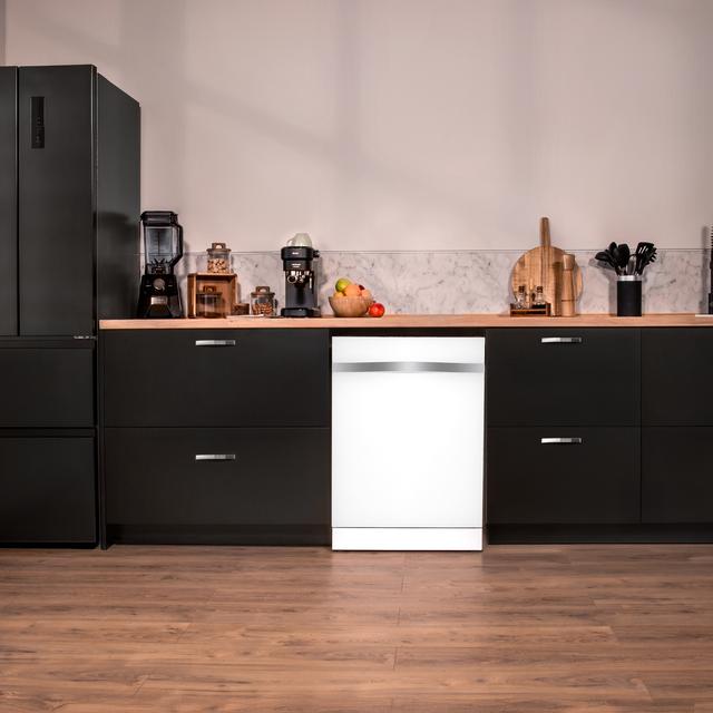 Bolero Aguazero 6320 Full-BI Matt White Glass Lave-vaisselle Bolero encastrable en verre blanc de 60 cm avec capacité pour 15 couverts, classe D, 8 programmes, écran FullColor, Smart Wash, UV Light, Turbo Dry+, AutoClean, Demi-charge, Dual Zone Wash, Delay Start, ChildLock, deux paniers et tiroir à couverts