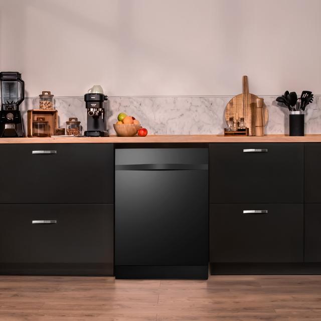 Bolero Aguazero 6320 Full-BI Matt Black Glass Lave-vaisselle Bolero encastrable en verre noir de 60 cm avec capacité pour 15 couverts, classe D, 8 programmes, écran FullColor, Smart Wash, UV Light, Turbo Dry+, AutoClean, Demi-charge, Dual Zone Wash, Delay Start, ChildLock, deux paniers et tiroir à couverts