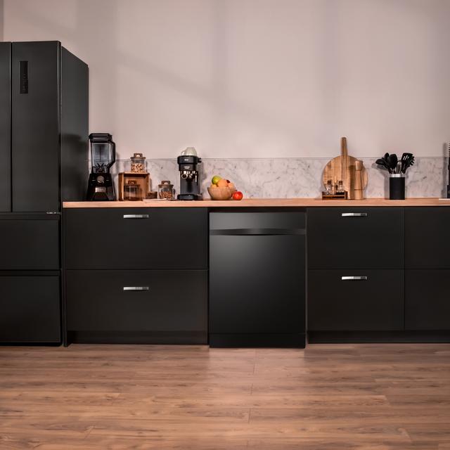 Bolero Aguazero 6620 Full-BI Matt Black Glass Lave-vaisselle Bolero encastrable en verre noir de 60 cm avec capacité pour 15 couverts, classe C, 8 programmes, moteur Inverter, écran FullColor, Smart Wash, UV Light, Turbo Dry+, AutoClean, Demi-charge, Dual Zone Wash, Delay Start, ChildLock, panier supérieur réglable et tiroir à couverts.