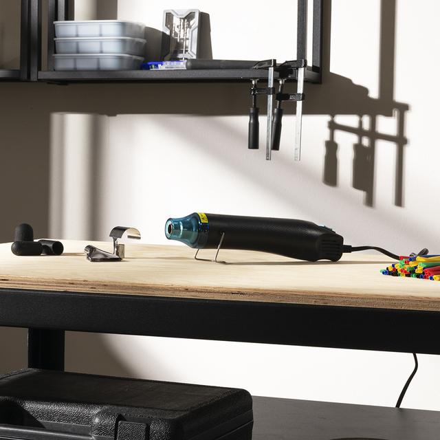 HellGun 200 Pistola de calor com cabo e 450 W de potência. Atinge até 570 ºC. Inclui 3 bicos. Temperatura regulável em 3 níveis.