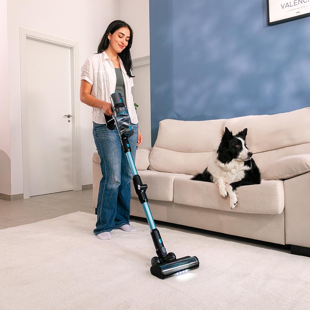 Cecotec Conga Rockstar 3500 Storm Pet Flex limpiando alfombra en hogar con mascota
