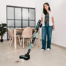 Conga Rockstar 3500 Storm Pet Flex. Conga Rockstar 3500 Storm Pet Flex. BLDC-Akku-Bürstenstaubsauger mit 500 W Gesamtleistung und 150 AW. 70 Minuten Autonomie im ECO-Modus. HairLess Anti-Tangle-Bürste. Flexibler Schlauch und Bürste für Tiere.