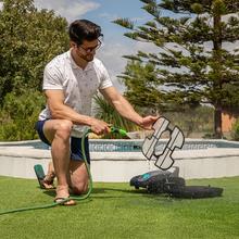 Conga Pooldroid 2000 FloorMaster Robot limpiafondos inalámbrico para piscinas sin pendientes. Apto para superficies de hasta 80 m2 y una profundidad máxima de 2,5 metros. 100 minutos de autonomía. Filtro de alta eficiencia de 100 μm. Capacidad de 2,5 L.