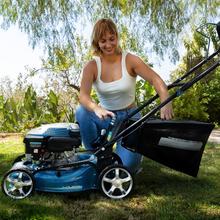 Terrenator 2700.41 Total Z Cortacésped de gasolina de 144cc. Cuerpo de acero 41cm. Cambio de altura sistema Z-Tech. 3in1 con mulching. Ruedas traseras XL