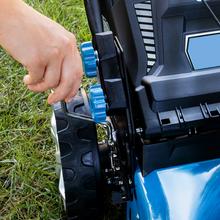 Terrenator 2700.41 Total Z Cortacésped de gasolina de 144cc. Cuerpo de acero 41cm. Cambio de altura sistema Z-Tech. 3in1 con mulching. Ruedas traseras XL