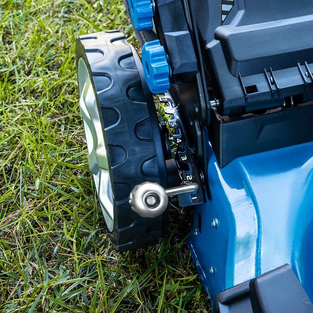 Terrenator 3200.46 Total Z Tosaerba a benzina da 144cc. Corpo in acciaio 46 cm. Cambio di altezza sistema Z-Tech. 4in1 con mulching. Ruote posteriori XL