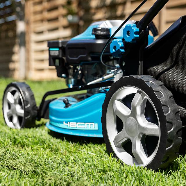 Terrenator 3200.46 Total Z Tosaerba a benzina da 144cc. Corpo in acciaio 46 cm. Cambio di altezza sistema Z-Tech. 4in1 con mulching. Ruote posteriori XL