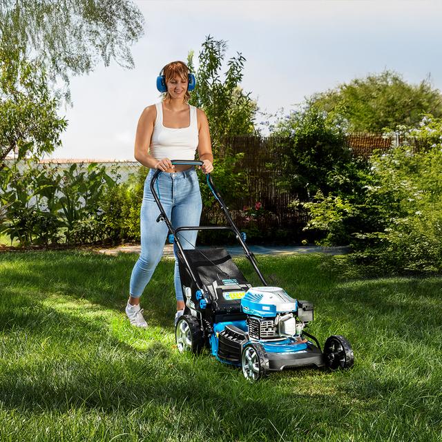 Terrenator 3200.46 Total Z Tosaerba a benzina da 144cc. Corpo in acciaio 46 cm. Cambio di altezza sistema Z-Tech. 4in1 con mulching. Ruote posteriori XL