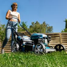 Terrenator 3200.46 Total Z Tosaerba a benzina da 144cc. Corpo in acciaio 46 cm. Cambio di altezza sistema Z-Tech. 4in1 con mulching. Ruote posteriori XL