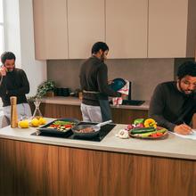 Bolero Squad I 4700 TitanicZone Placa de indução com 4 zonas, 7400 W de potência total, controlo deslizante tátil, 9 níveis, TitanicZone, Flex Zone, Stop&Go, Booster, temporizador individualizado, indicador de calor residual e bloqueio de segurança para crianças