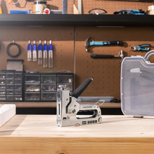 FastTacker 4in1 Full Equip Grapadora 4in1. Compatible con diferentes grapas y clavos. Regulador de potencia. Maletín y grapas incluidos.
