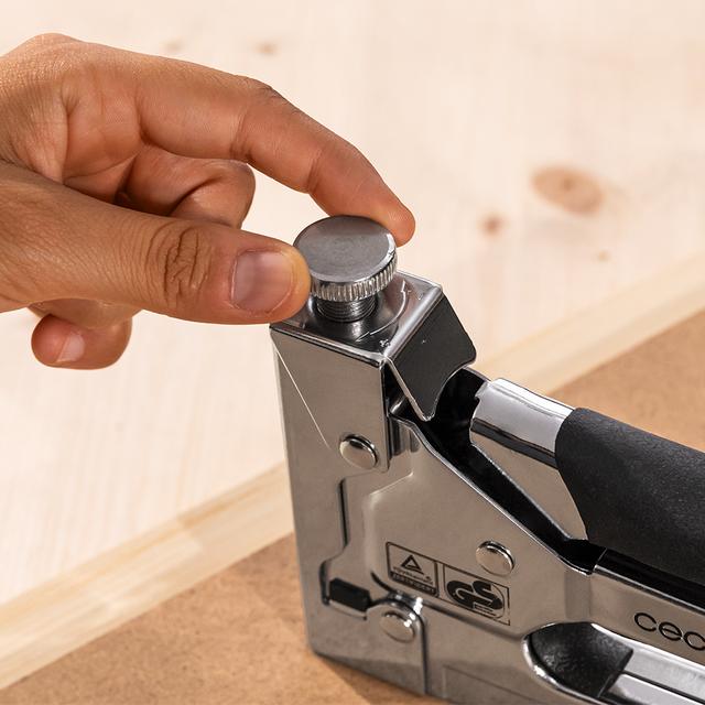 FastTacker 4in1 Full Equip Grapadora 4in1. Compatible con diferentes grapas y clavos. Regulador de potencia. Maletín y grapas incluidos.