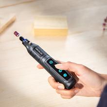 Multihand One Detail Mini outil multifonction avec batterie de 3,7 V. Vitesse réglable sur 5 niveaux. Lumière LED intégrée. Inclus : coffret et 74 accessoires.