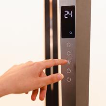 EnergySilence 2400 Cyclone Noir Circulador de Aire de Pie de 40W con motor DC con 24 Velocidades, Oscilación de 120º horizontal y 90º vertical, Mando a Distancia y Pantalla LED