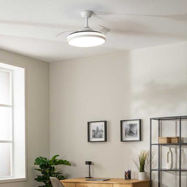 Ventilador de techo Cecotec Aero 4300 Invisible White en habitación