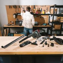 AirForce 2120 FreeMove Soplador multifunción con batería 21V. Velocidad hasta 200km/h. Incluye accesorios para aspirar e inflar. Incluye tubos de largo y corto alcance.