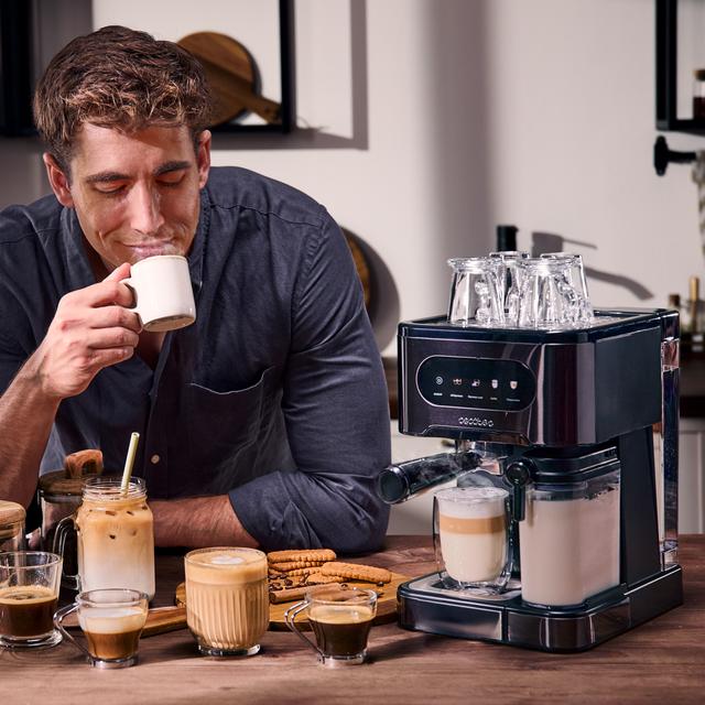 Power Espresso 20 ColdBrew Latte Cafetera semiautomática con sistema Coldbrew, pantalla táctil y depósito de leche.