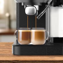 Cafelizzia ColdBrew Latte Cafetera semiautomática con sistema Coldbrew, pantalla táctil y depósito de leche.