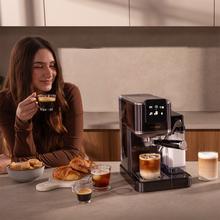 Cafelizzia ColdBrew Latte Cafetera semiautomática con sistema Coldbrew, pantalla táctil y depósito de leche.