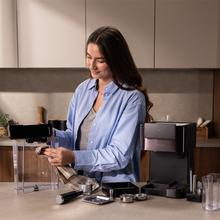 Power Espresso ColdBrew Latte Dark Cafetera semiautomática con sistema Coldbrew, pantalla táctil y depósito de leche.