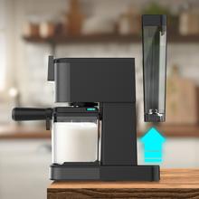 Power Espresso ColdBrew Latte Dark Halbautomatische Kaffeemaschine mit Coldbrew-System, Touchscreen-Display und Milchbehälter.