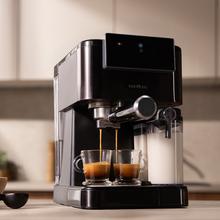 Power Espresso ColdBrew Latte Dark Cafetera semiautomática con sistema Coldbrew, pantalla táctil y depósito de leche.