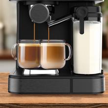 Power Espresso ColdBrew Latte Dark Halbautomatische Kaffeemaschine mit Coldbrew-System, Touchscreen-Display und Milchbehälter.